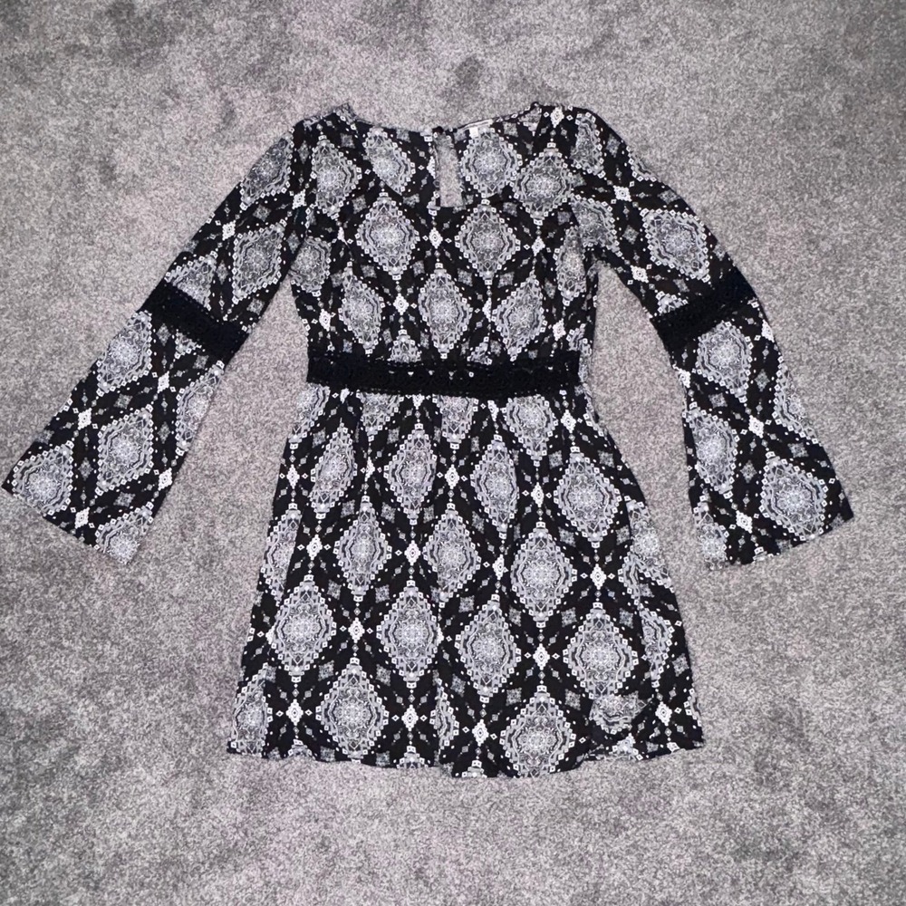 Charlotte Russe Black & White Mini Dress Bell Shape Sleeves, Lace Waist - Large